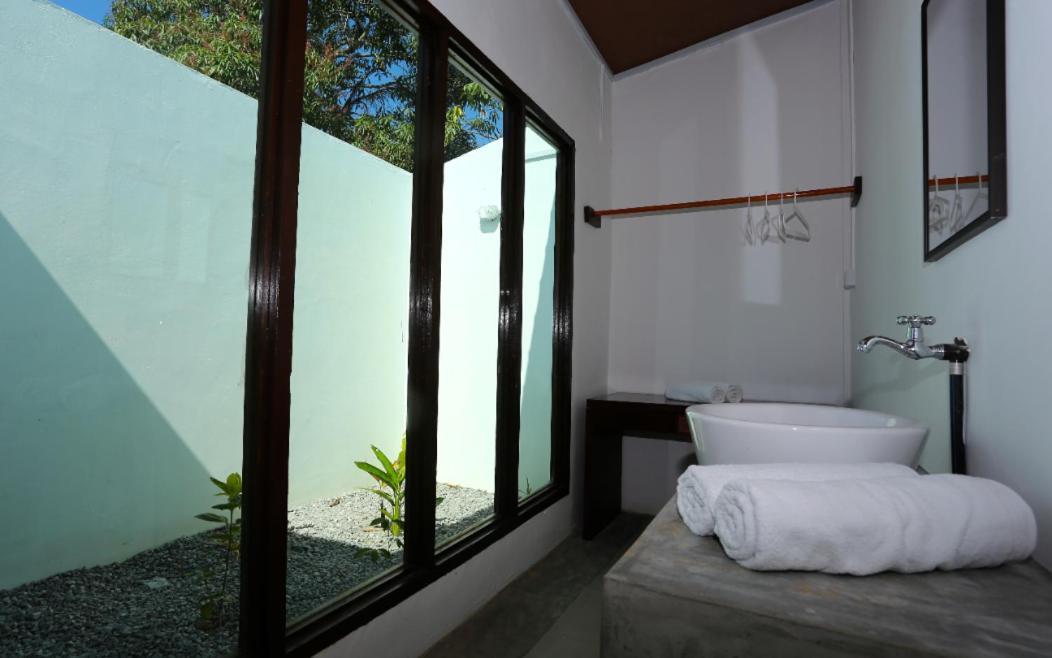 Rafflesia Resort Lundu Bagian luar foto