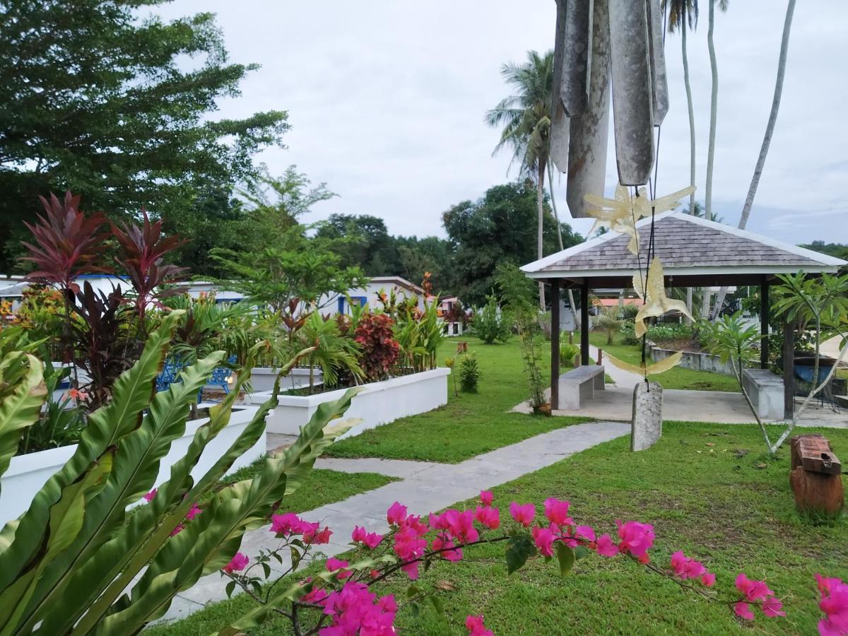 Rafflesia Resort Lundu Bagian luar foto