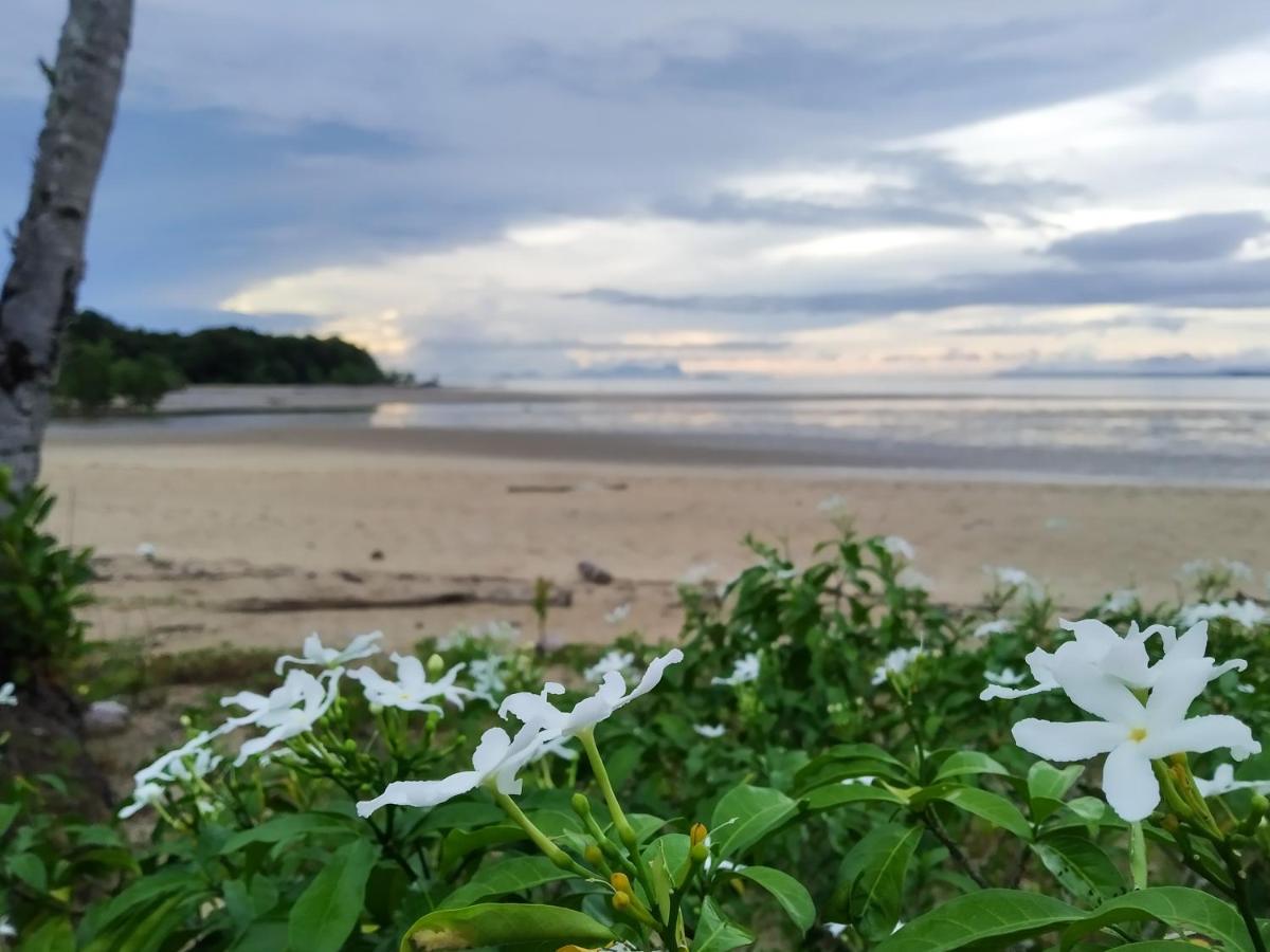 Rafflesia Resort Lundu Bagian luar foto